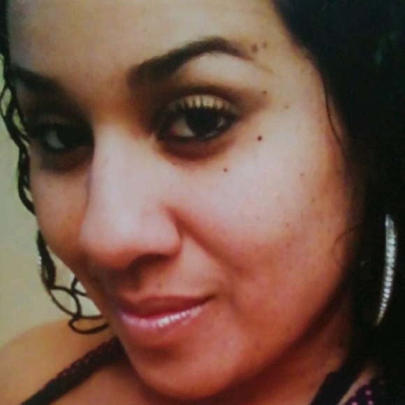 Sandra L !!POSH AMBASSADOR!! - Picture 5 of 10